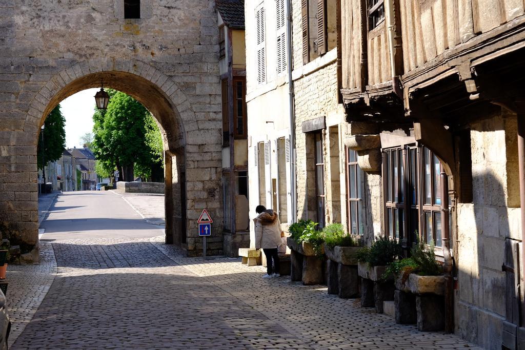 Le Gratin Mondain Hotel Noyers-sur-Serein Buitenkant foto