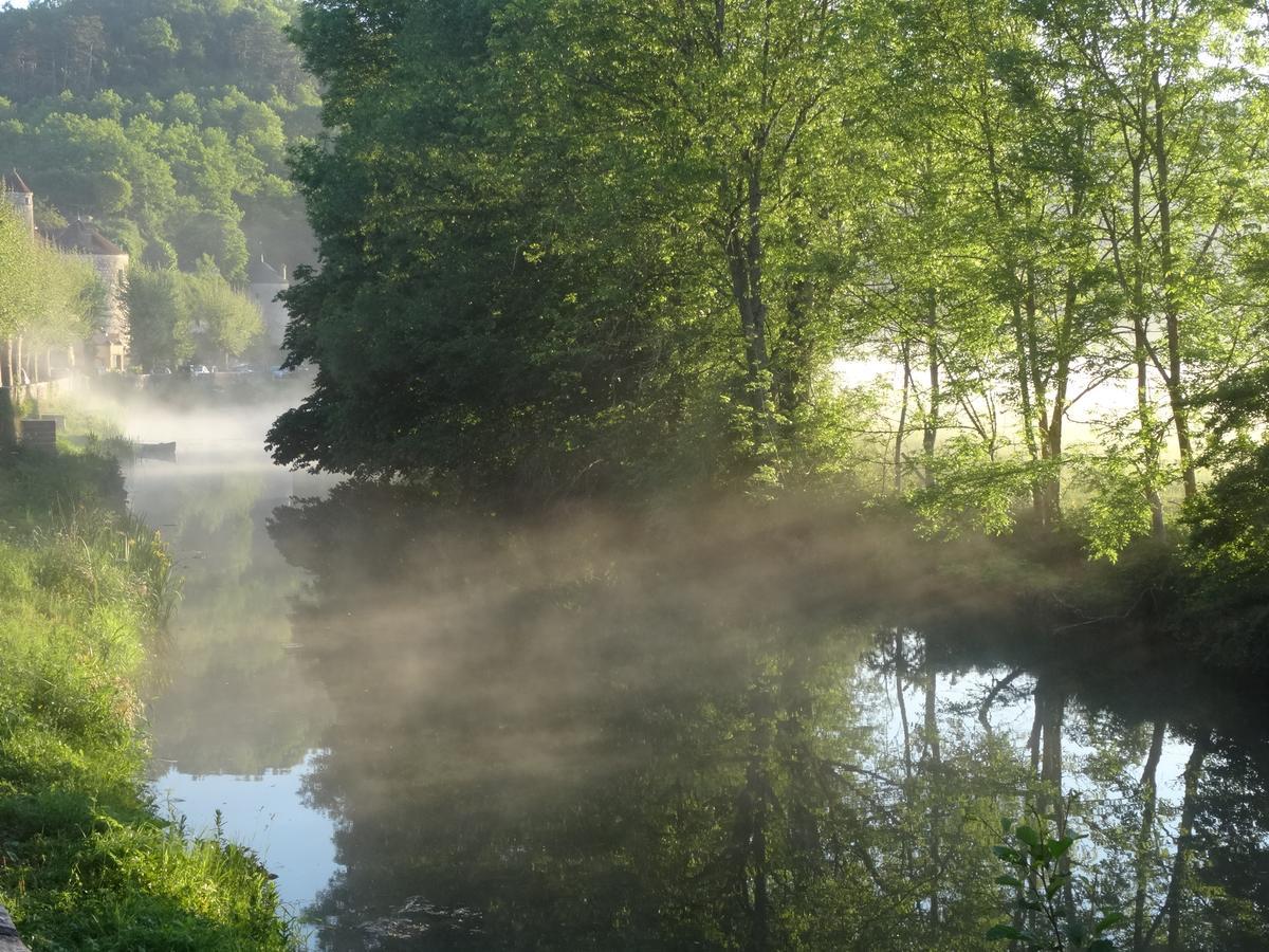 Le Gratin Mondain Hotel Noyers-sur-Serein Buitenkant foto